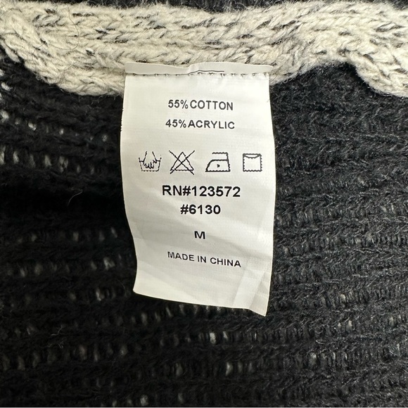 ON BLUE Aztec Patterned Gray Sweater Cardigan SIZE M - Picture 7 of 7